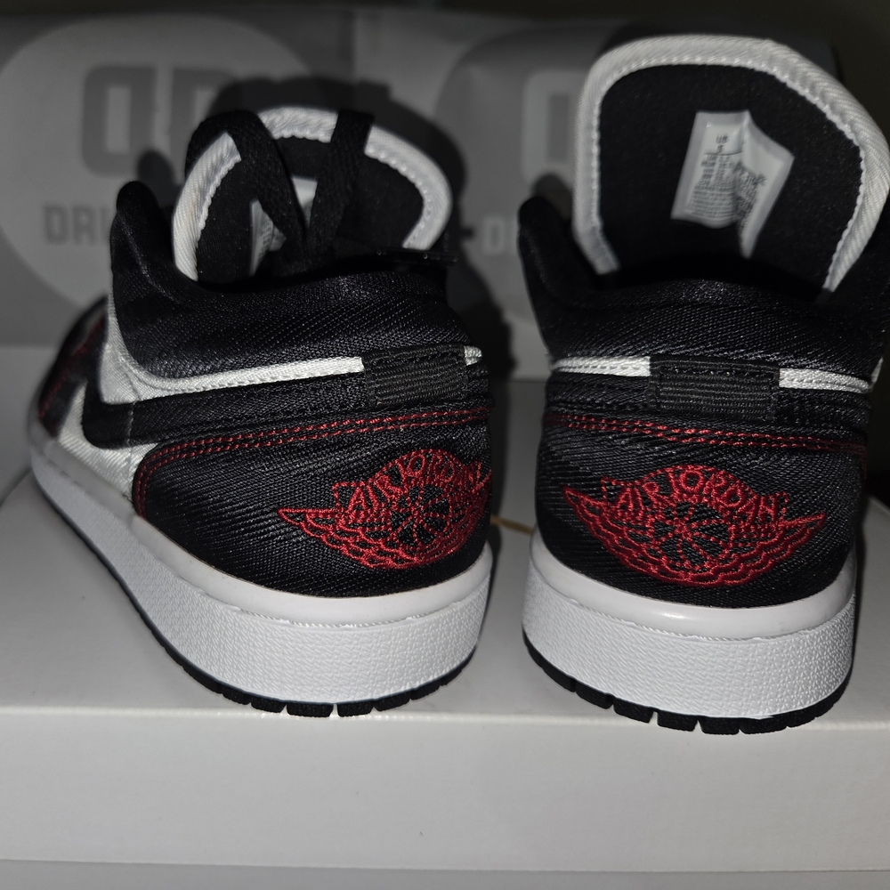 Jordan 1 Women's Lo Black and White Sneakers - Picture 3 of 4